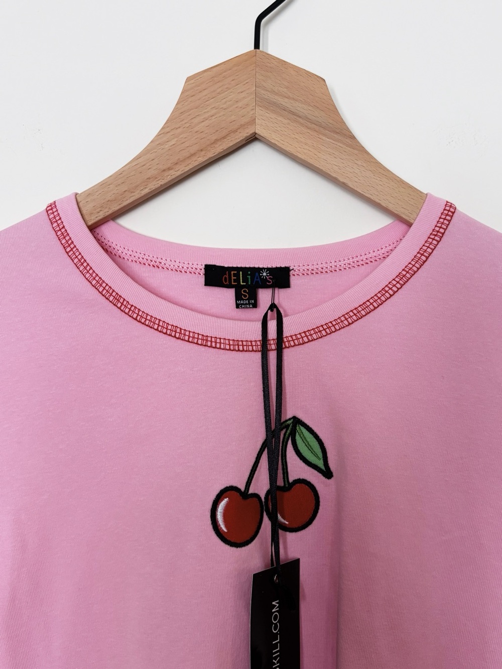Delia’s by Dolls Kill Pucker Up Long Sleeve Tee in Pink Size Small - Picture 8 of 8